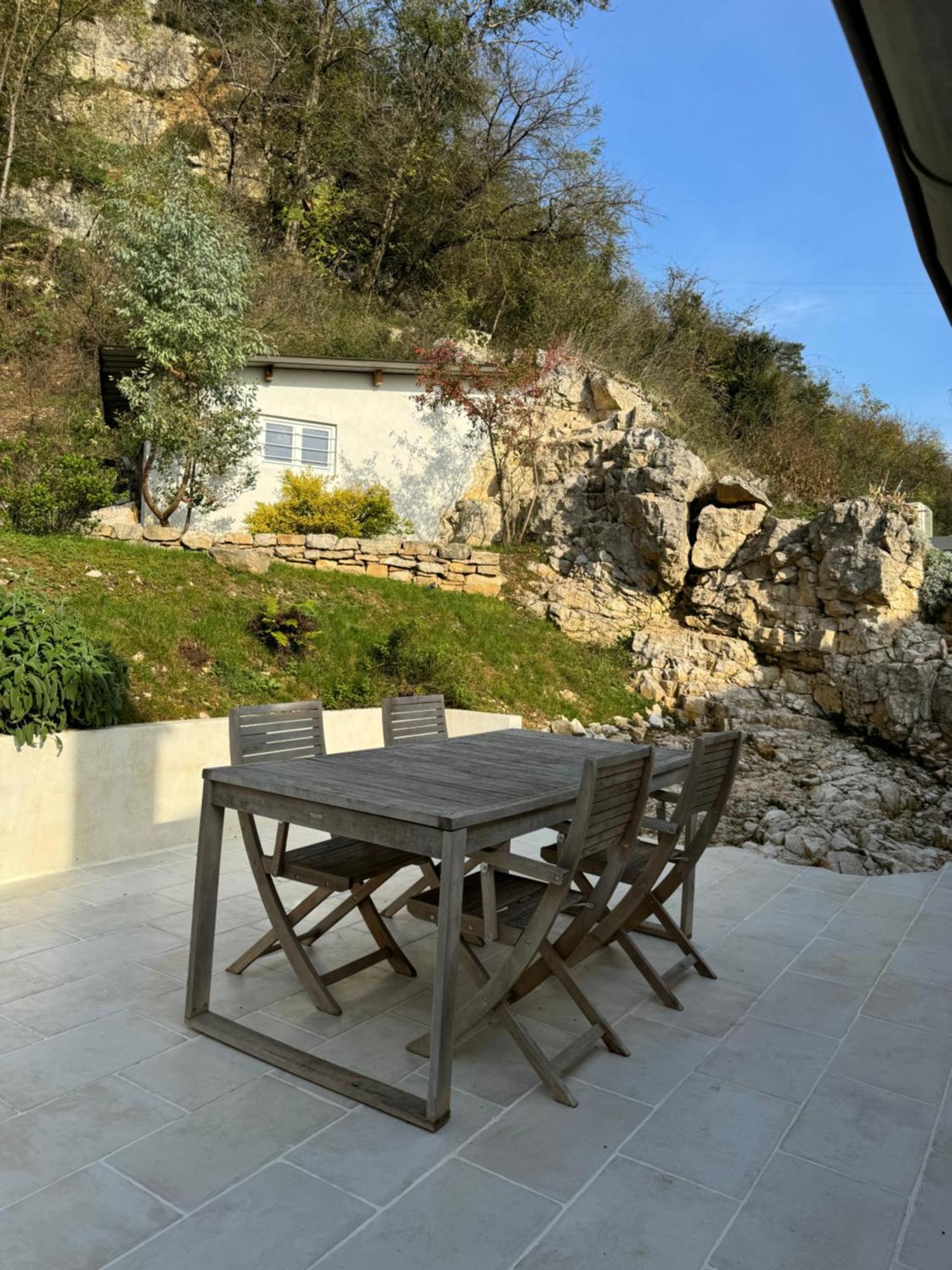 Maison Au Bord De L'eau Les Roches Villa