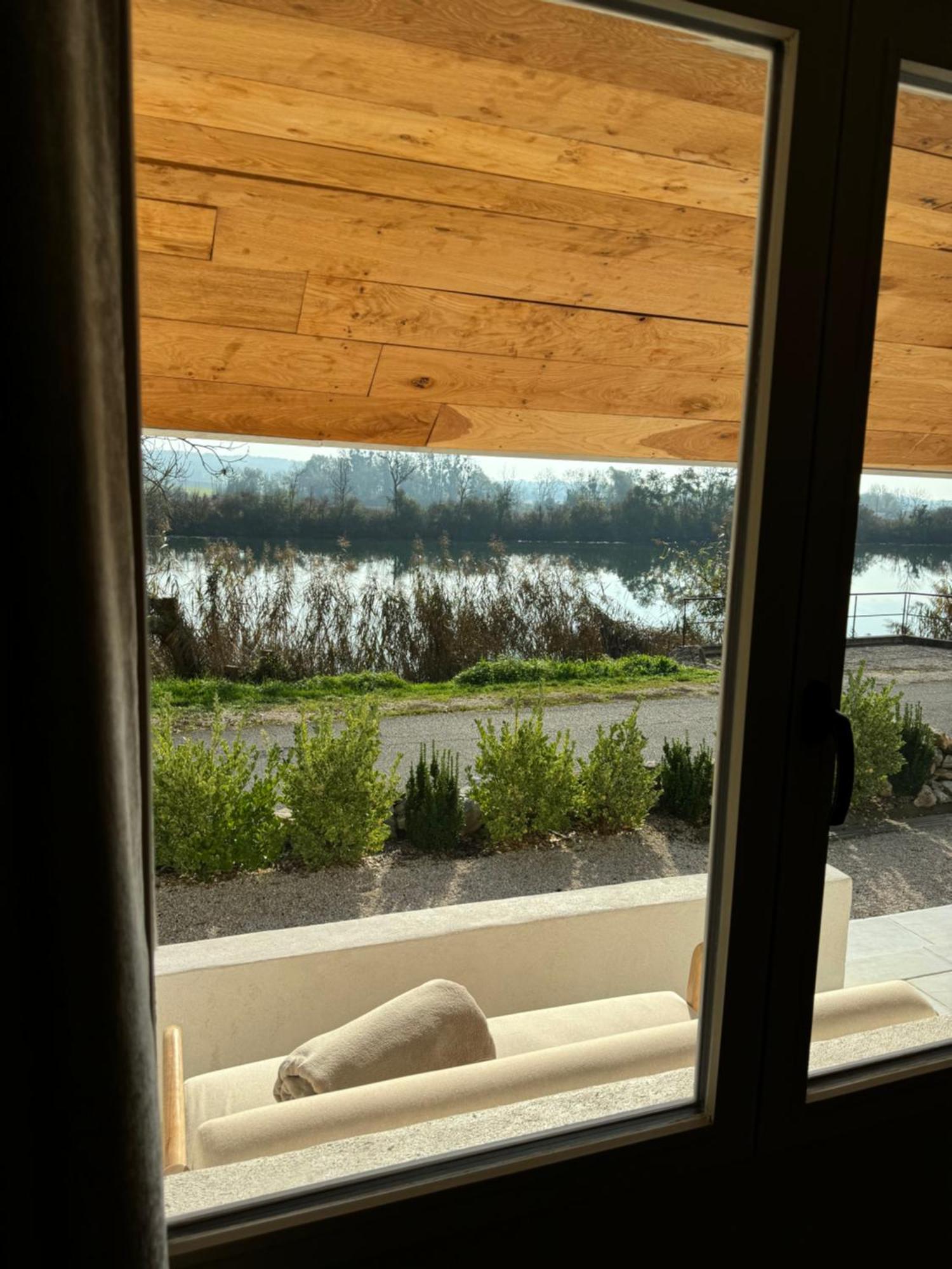 Villa Maison Au Bord De L'eau Les Roches