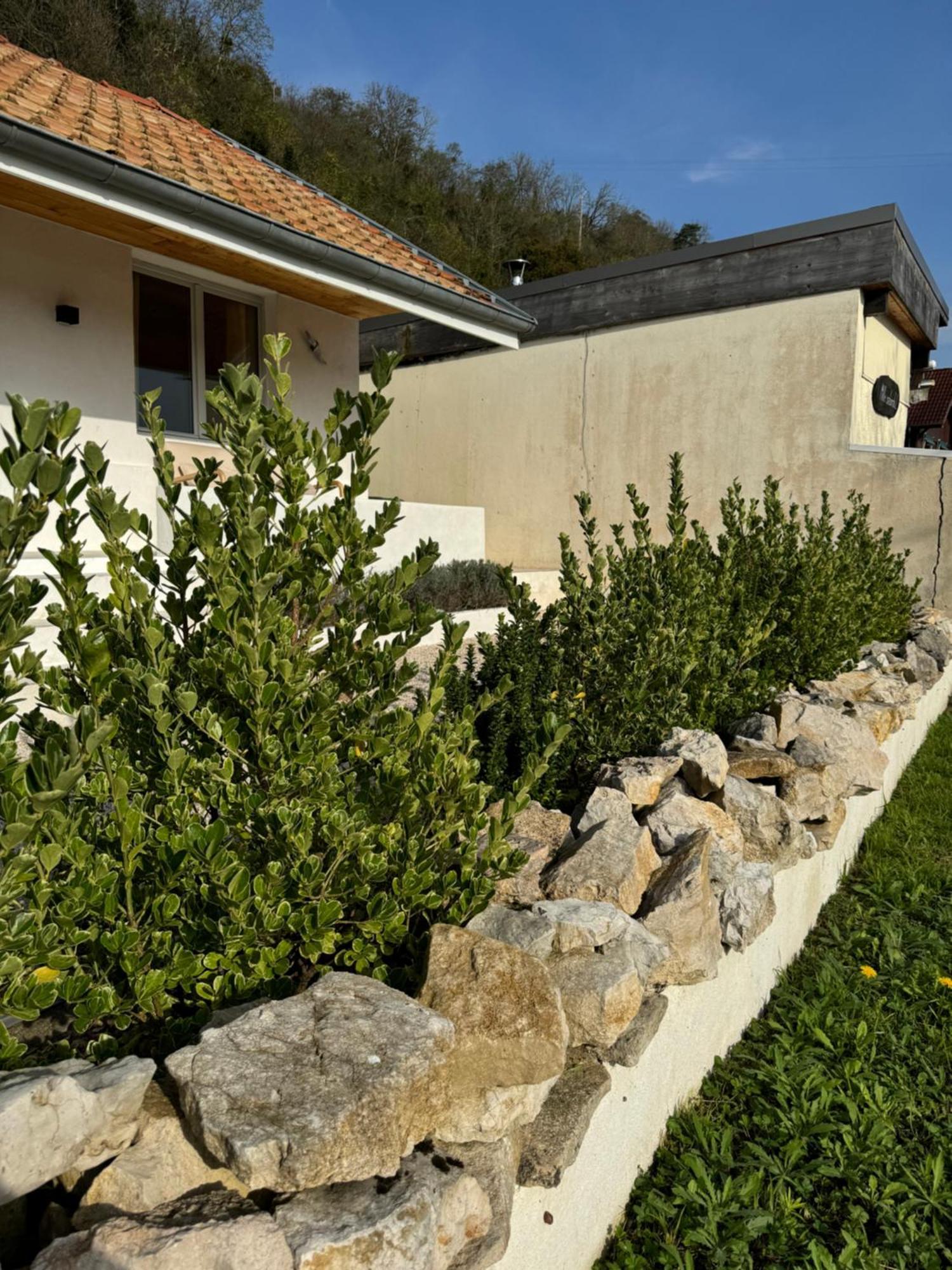 Maison Au Bord De L'eau Les Roches